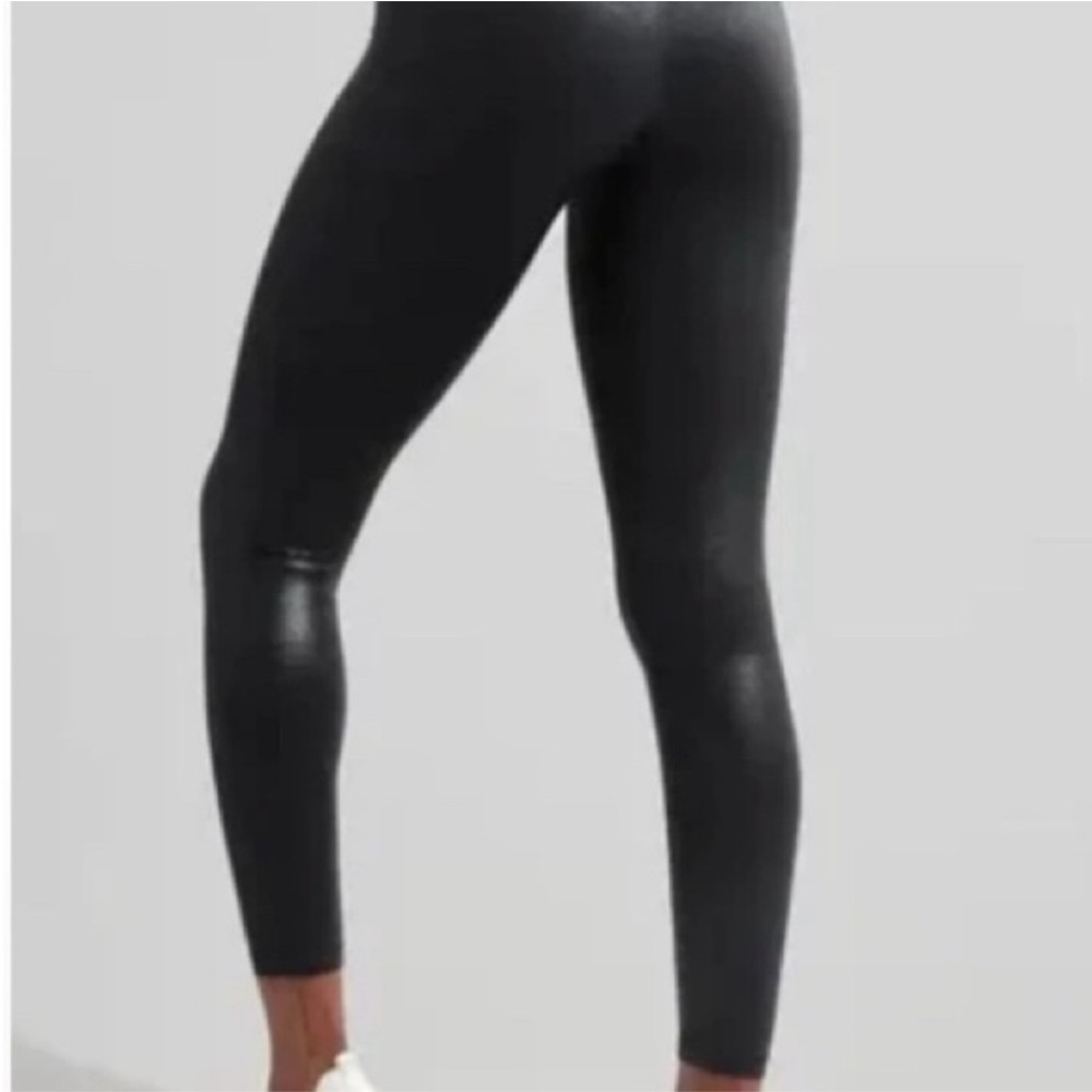Black shimmer buffbunny leggings size M